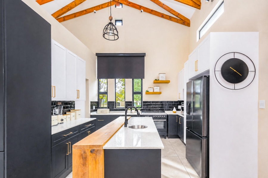 4 Bedroom Property for Sale in Meerhof North West